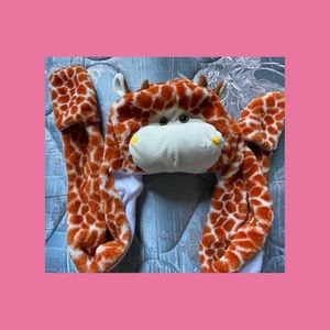 giraffe hat !